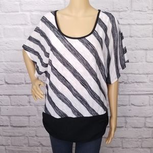 ❤5/$25❤ Lacish Black and white stripe top